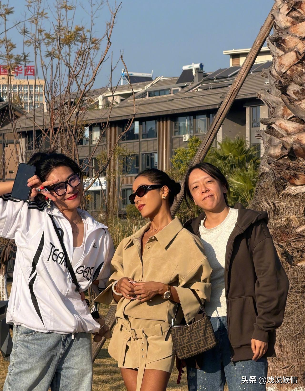 吉克隽逸晒来自大凉山的美照！
原来大凉山这么美，这么热！
2月24日，吉克隽逸分