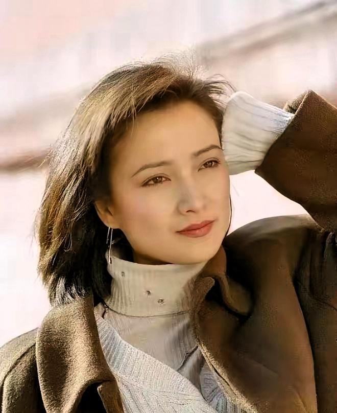 红颜薄命，何晴走了，美人迟暮太可惜
何晴去世了，真的，太突然了，六十一岁啊，好多