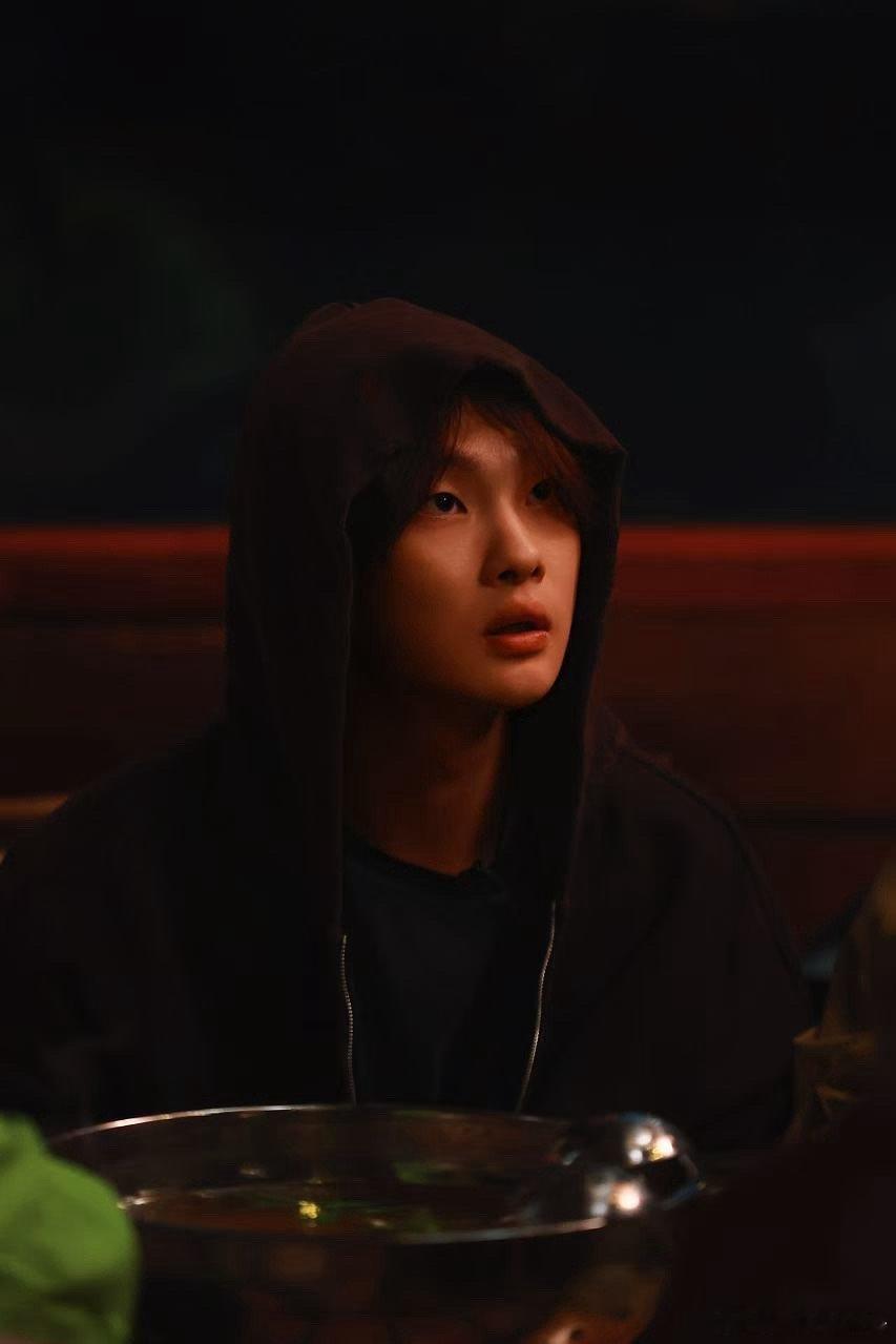 #周震南正是最纯饿的年纪#感觉周震南满脑子都是好吃，爱吃，并且想要把他们都通通买