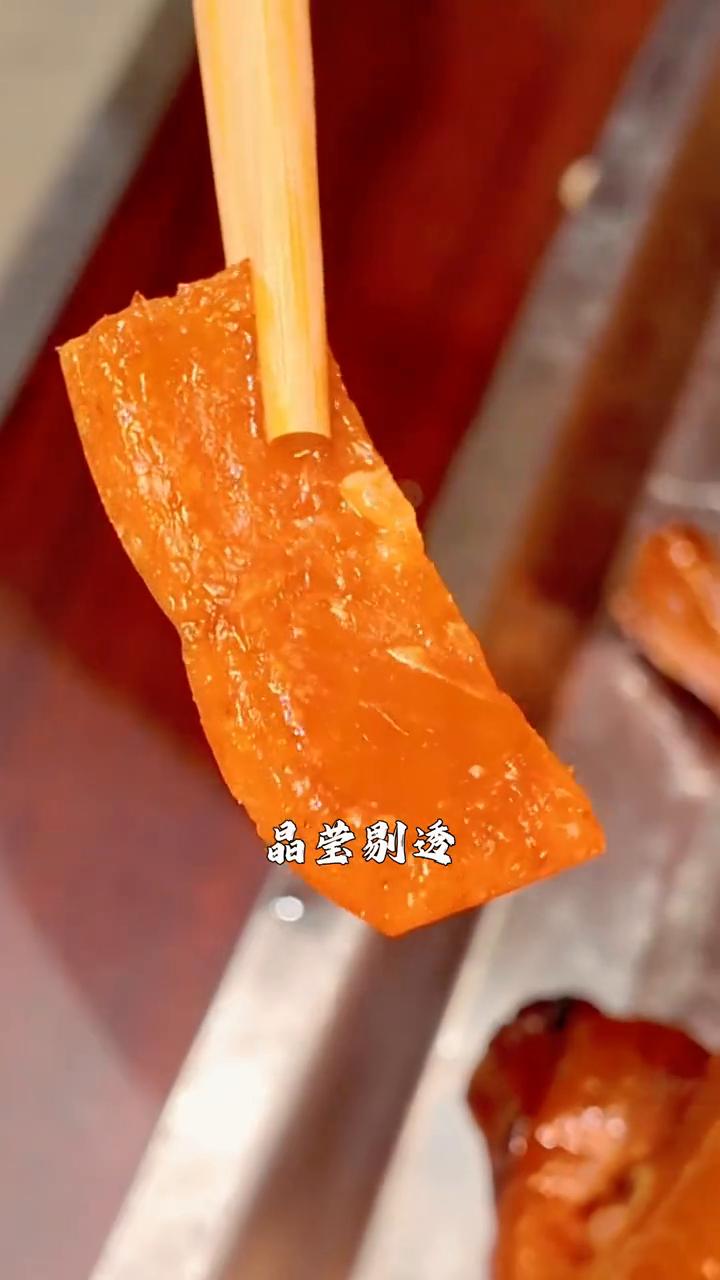 北京吃个烤鸭。
这个太香了，这不得把你香一大跟头。谁说烤鸭非得片下来吃，给你那大