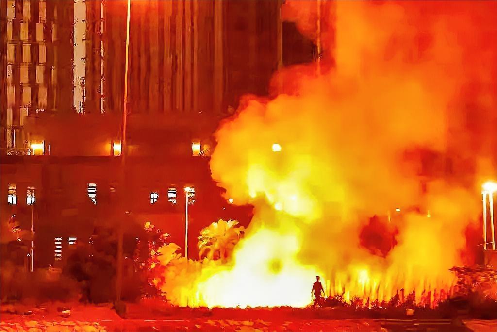 美国国务院彻底慌神！鲁比奥一纸密令，全球使馆拉响最高警报！

中东火药桶彻底炸膛