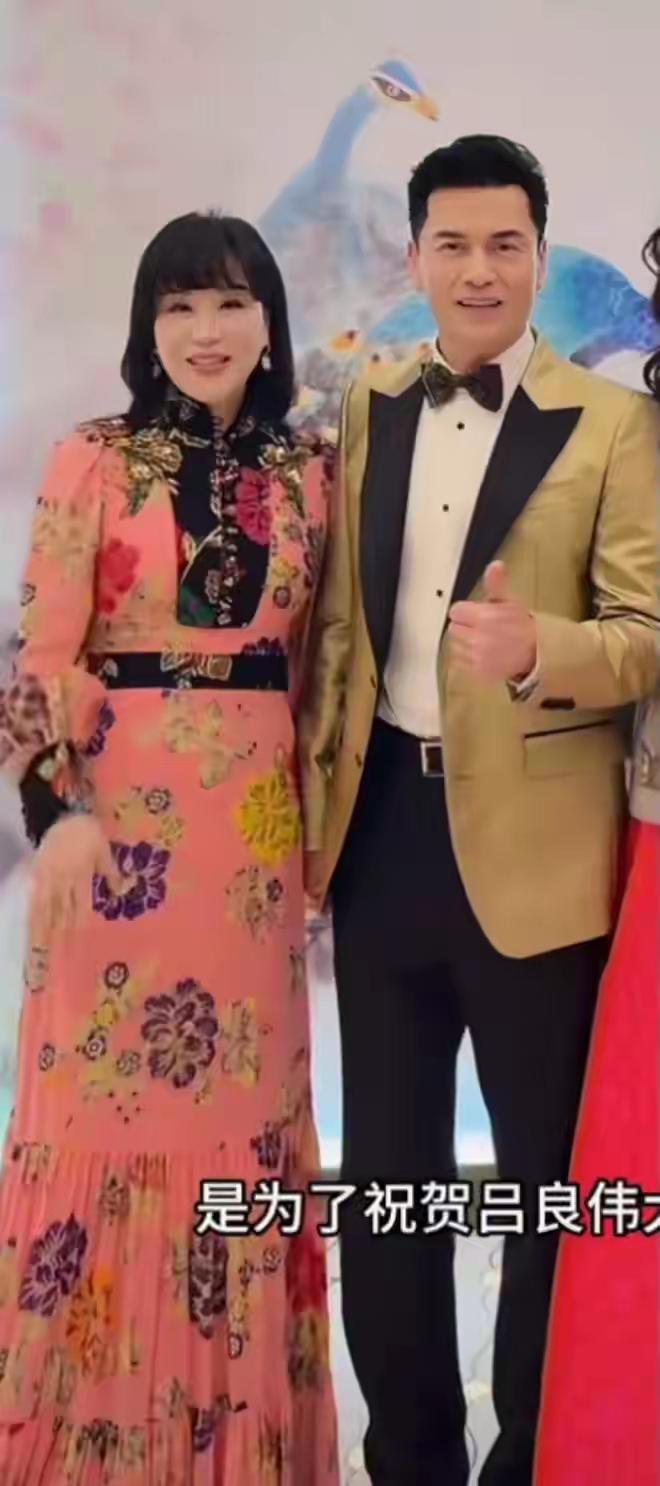 好的婚姻就是相互成就，吕良伟杨晓娟就是最好的例子。一个越活越年轻，一个越活越贵气