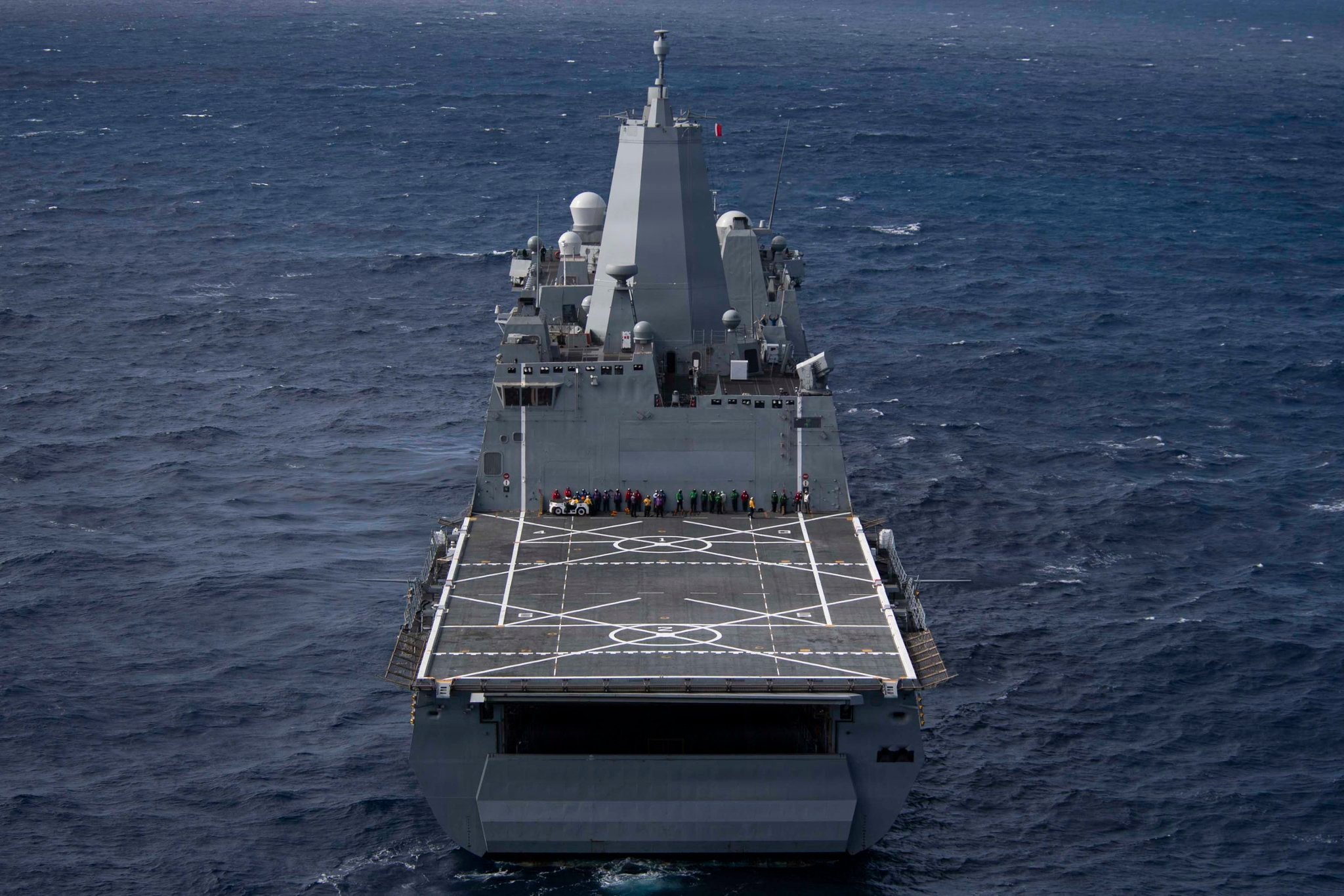 美执行载人绕月任务火箭发射执行阿尔忒弥斯2号飞船回收任务的美国海军约翰.P. 默