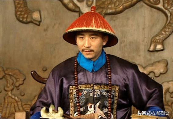 李卫见太奶的时候，朝局对他是十分不利的，其中有一个人的立场决定了整个官场的态度，