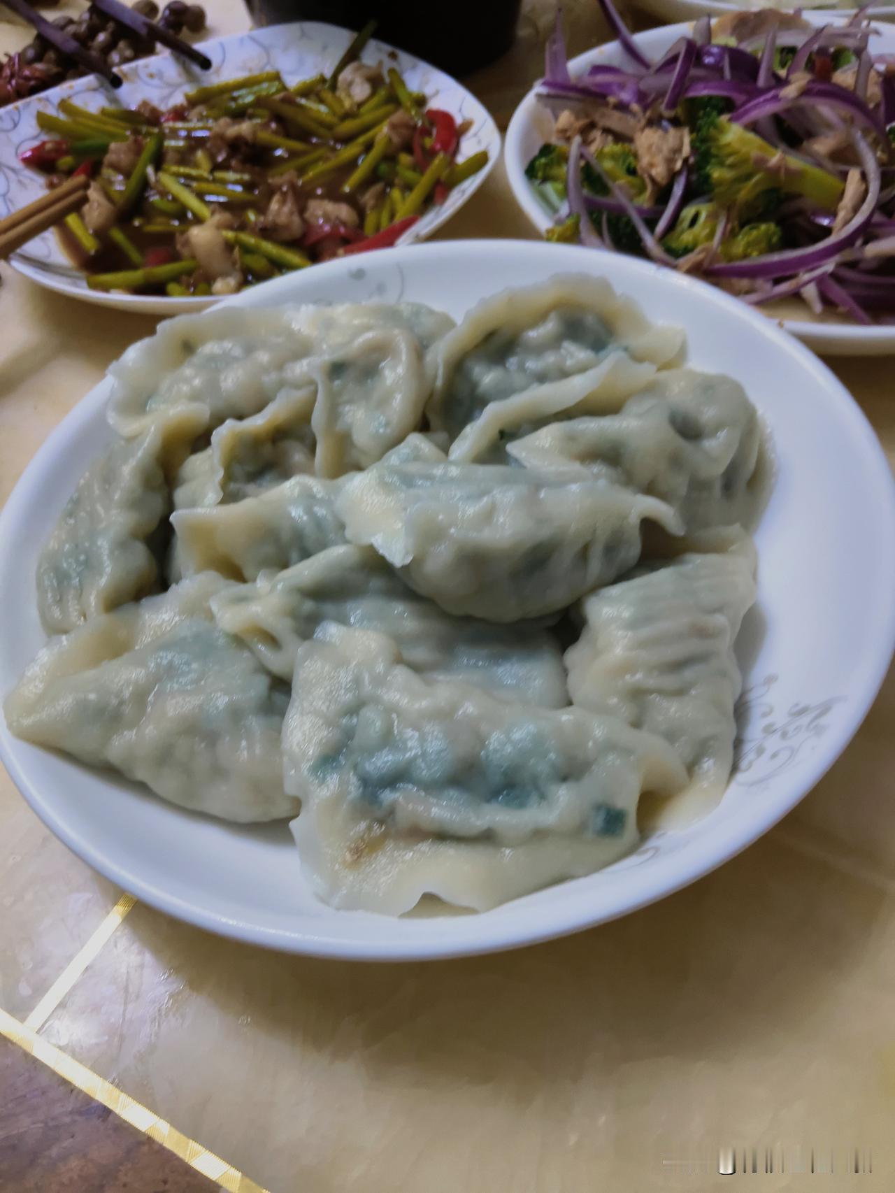 饭店的饺子，不如自己包的饺子，差距就在这一点儿上！
领导爱包饺子，包的饺子好吃，