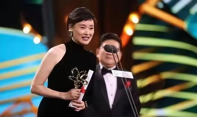 吴越碰面陈建斌全程零交流，老姐一番话，道破成年人释怀的真相
 
娱乐圈不少网友疑