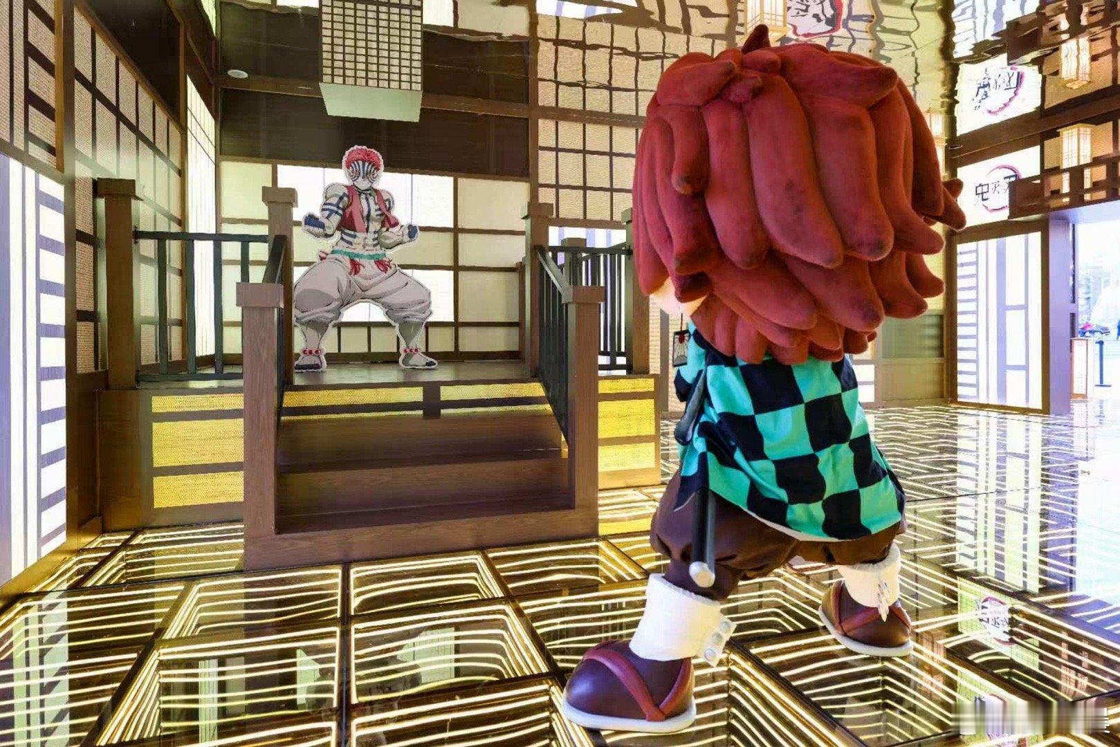 即便对《鬼灭之刃》不了解，这部电影依旧会让你惊艳。丰富的人物，刺激的战斗，处处都