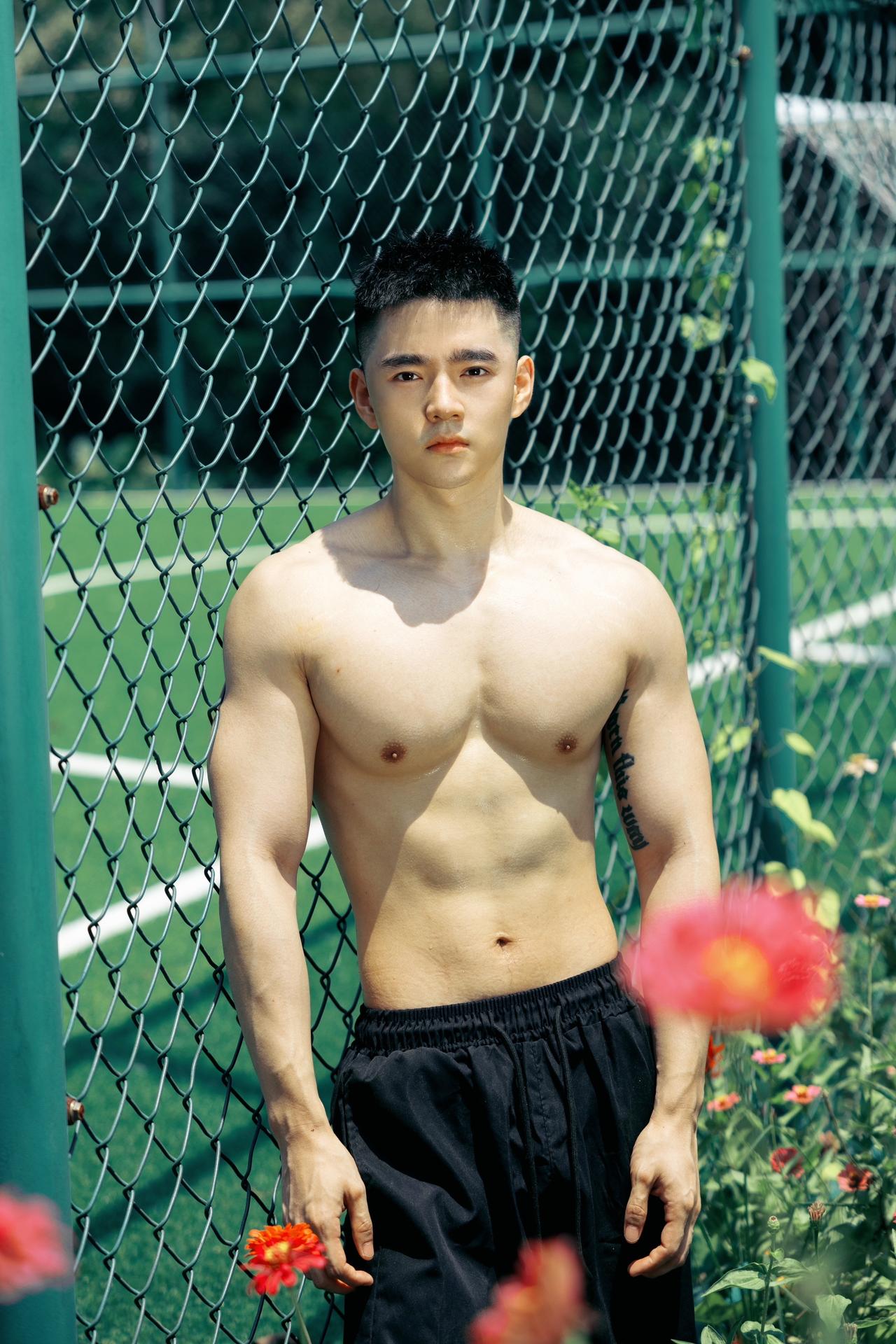 你的夏天还好吗健身男孩 腹肌 人鱼线