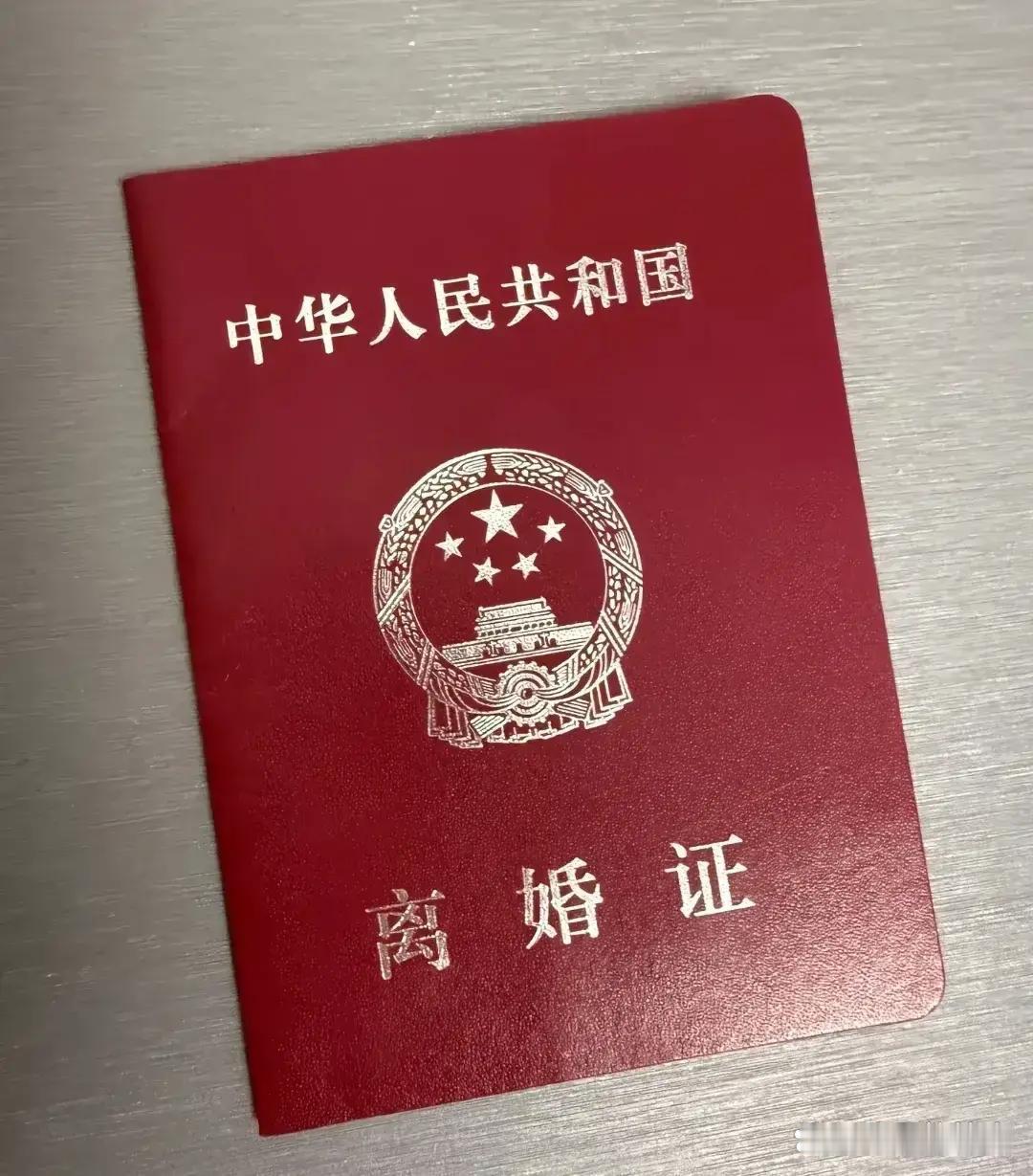 离婚已有2多年了，前妻一大早就给我打了10多个电话，我都没听到。没想到半小时后，