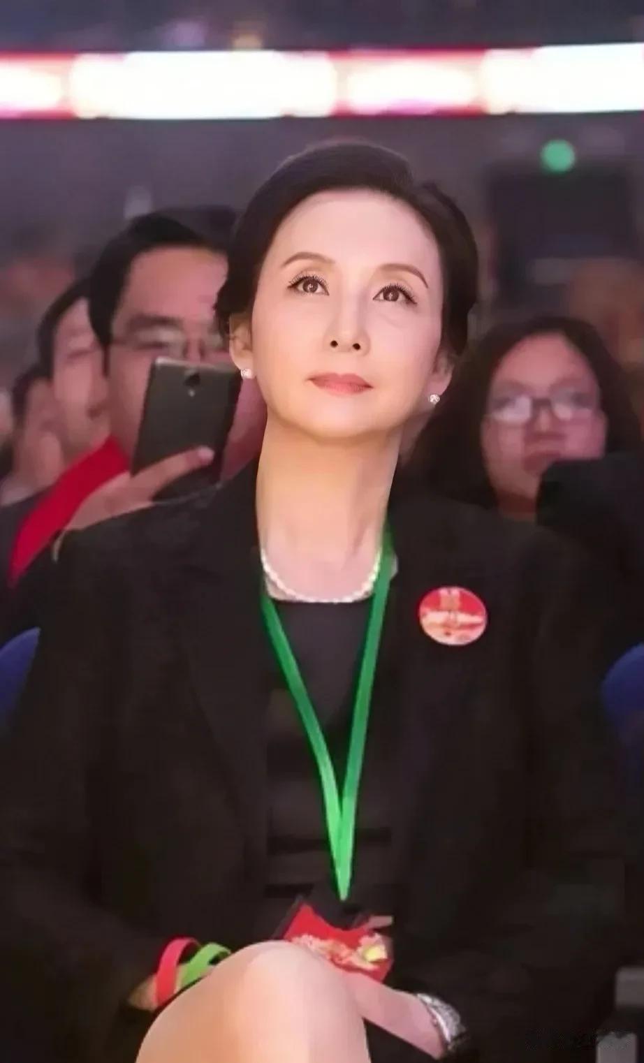 知名导演冯小刚说：我看了很多遍西游记，其中最欣赏的演员是嫦娥，邱佩宁演的，气质超