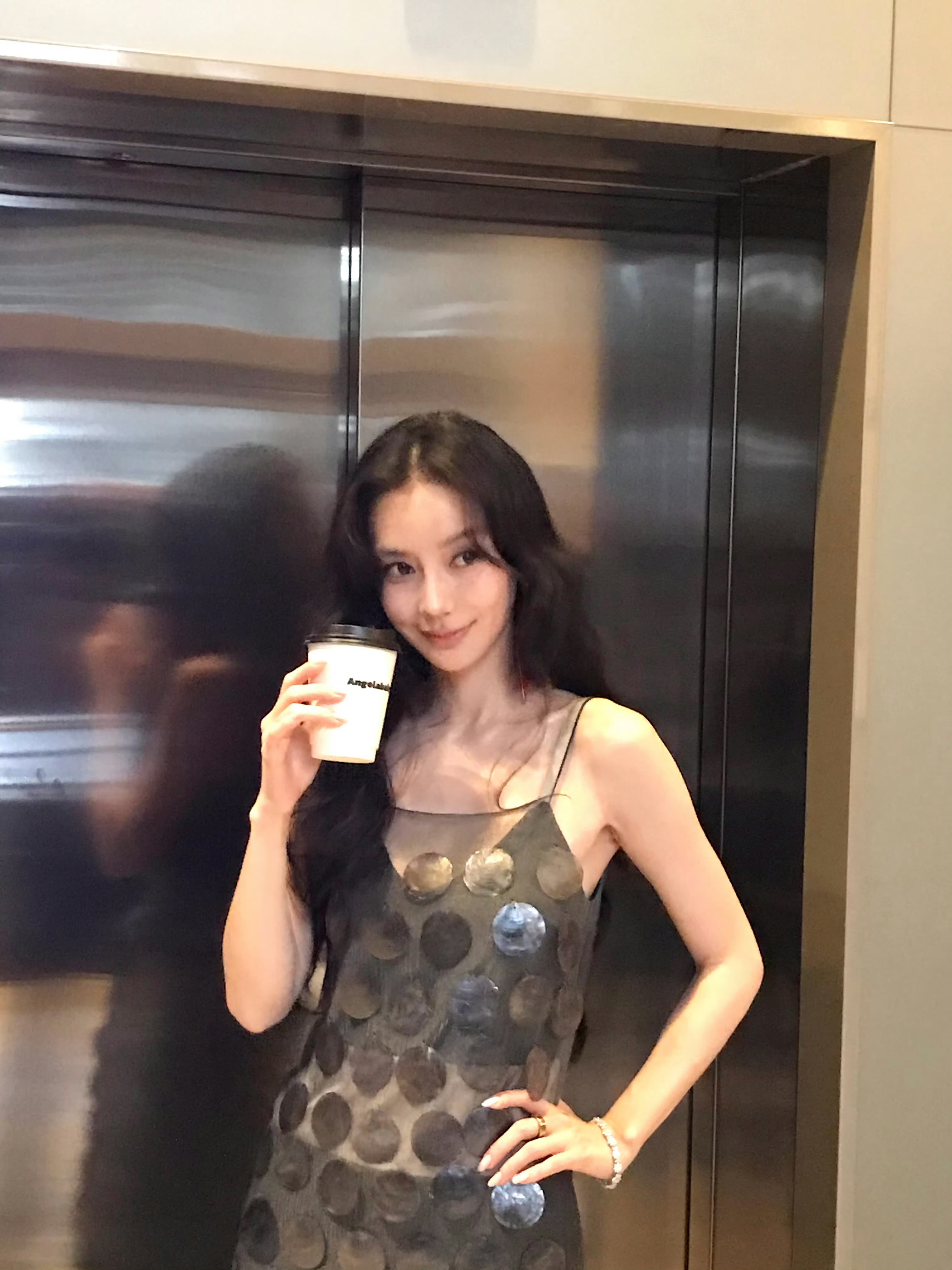 Angelababy米兰时装周状态 [举手] Angelababy时装周怼脸镜头