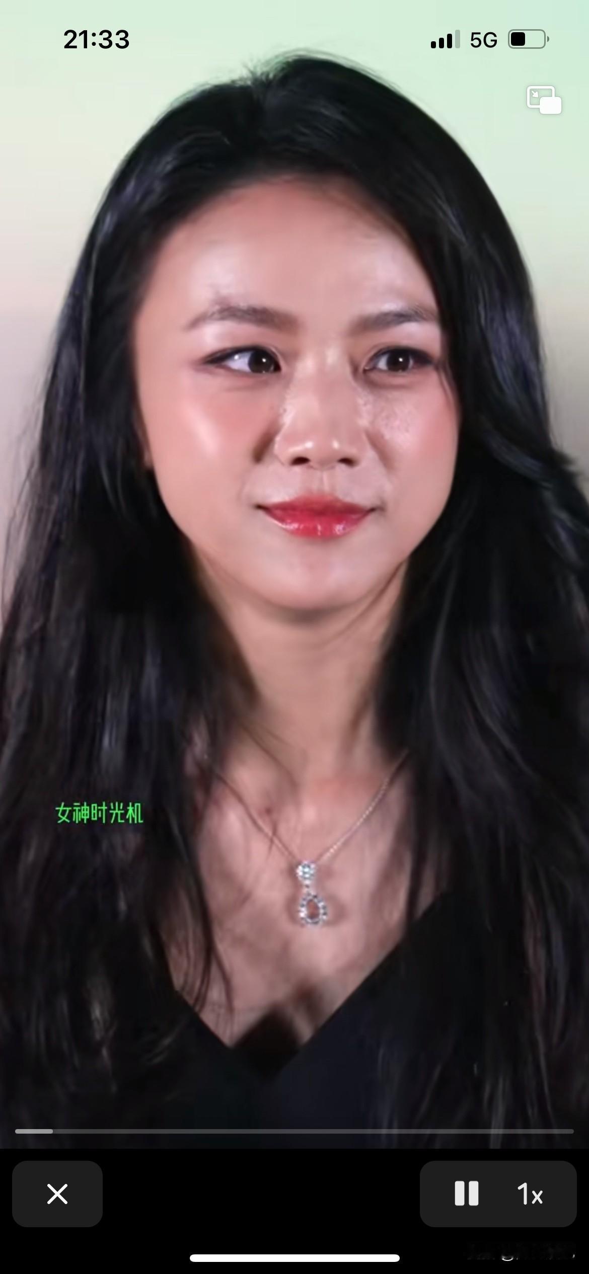 汤唯老师也是一脸油腻的人，成熟了很多，她现在的眼神也没有那么明亮，眼神中透着一丝