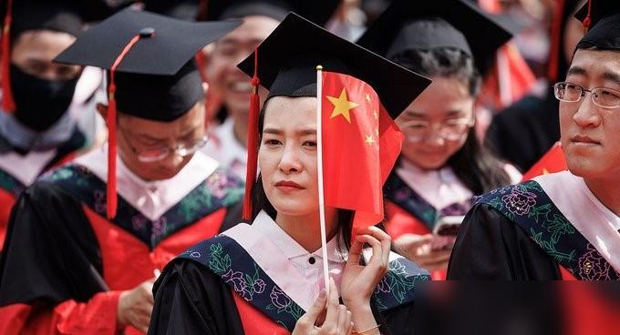 年度第一笑话，中国人过度重视英语。

我干外贸这行快十五年了，说句实在话，这话我