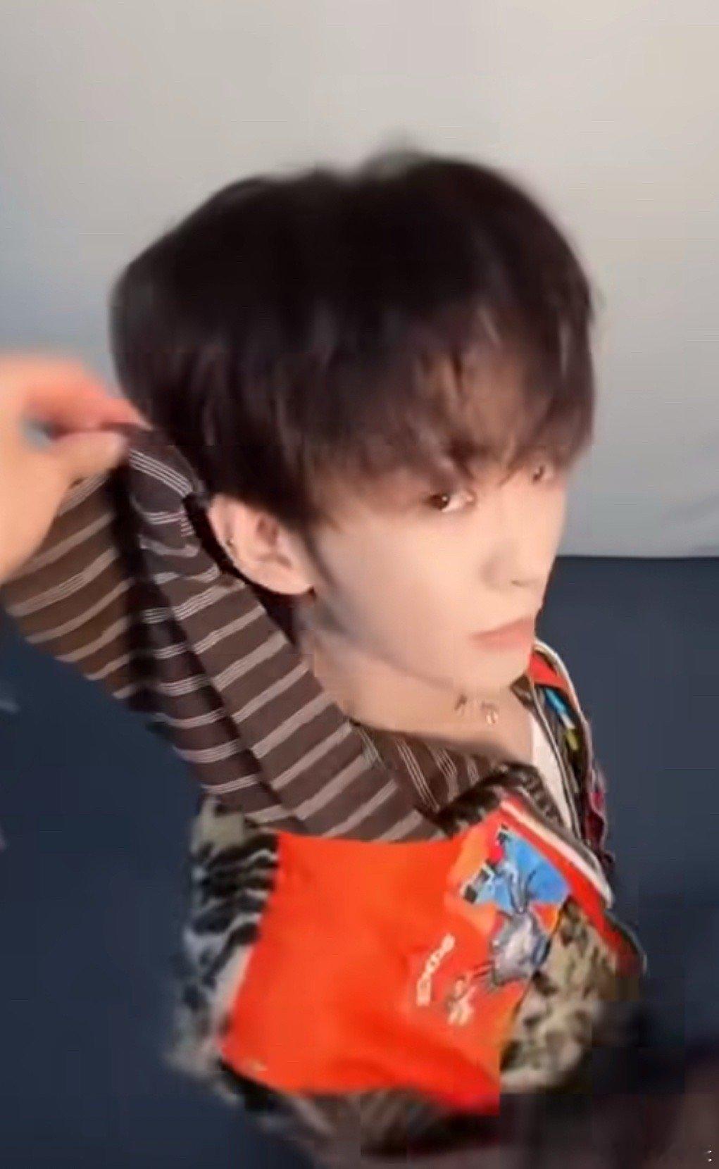 王赫野官宣首个海外演唱会 这次海外首演承载着华流音乐的新期待。王赫野将用他打磨已