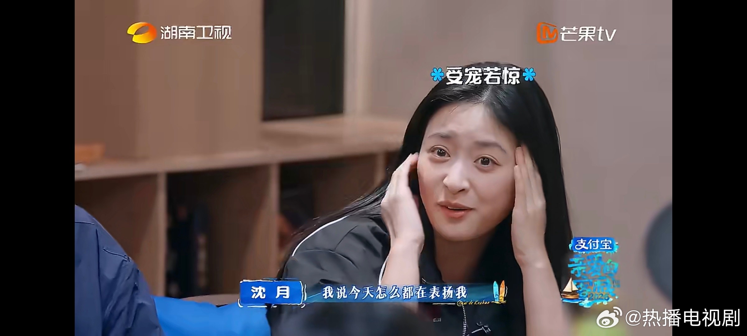 沈月被客栈的客人治愈了被客人轮番夸到迷糊的沈月也太可爱了，一脸懵地问是不是有剧本