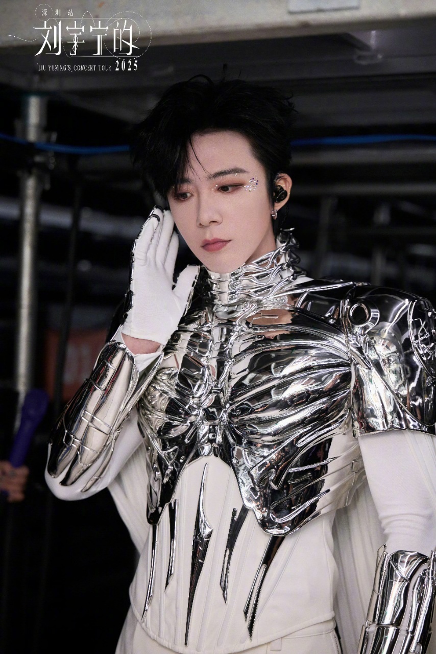 刘宇宁的电玩宇宙里，3C数码是打开奇妙世界的钥匙～ 高清屏幕里能看见游戏场景的细