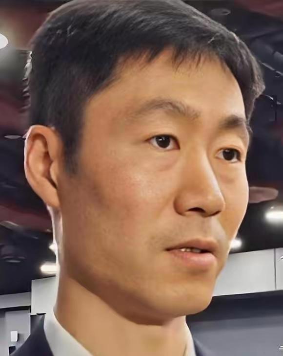 咋一看，以为是遗像呢