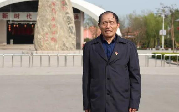 一个不识字的村支书，自掏六万块兜底办纸厂，厂子一年盈利两百万。分红时入股股东只想