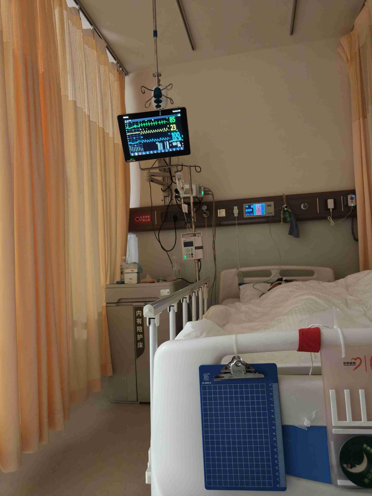 我的今日状态：😭伤心难过
我这里的天气：🌤️多云