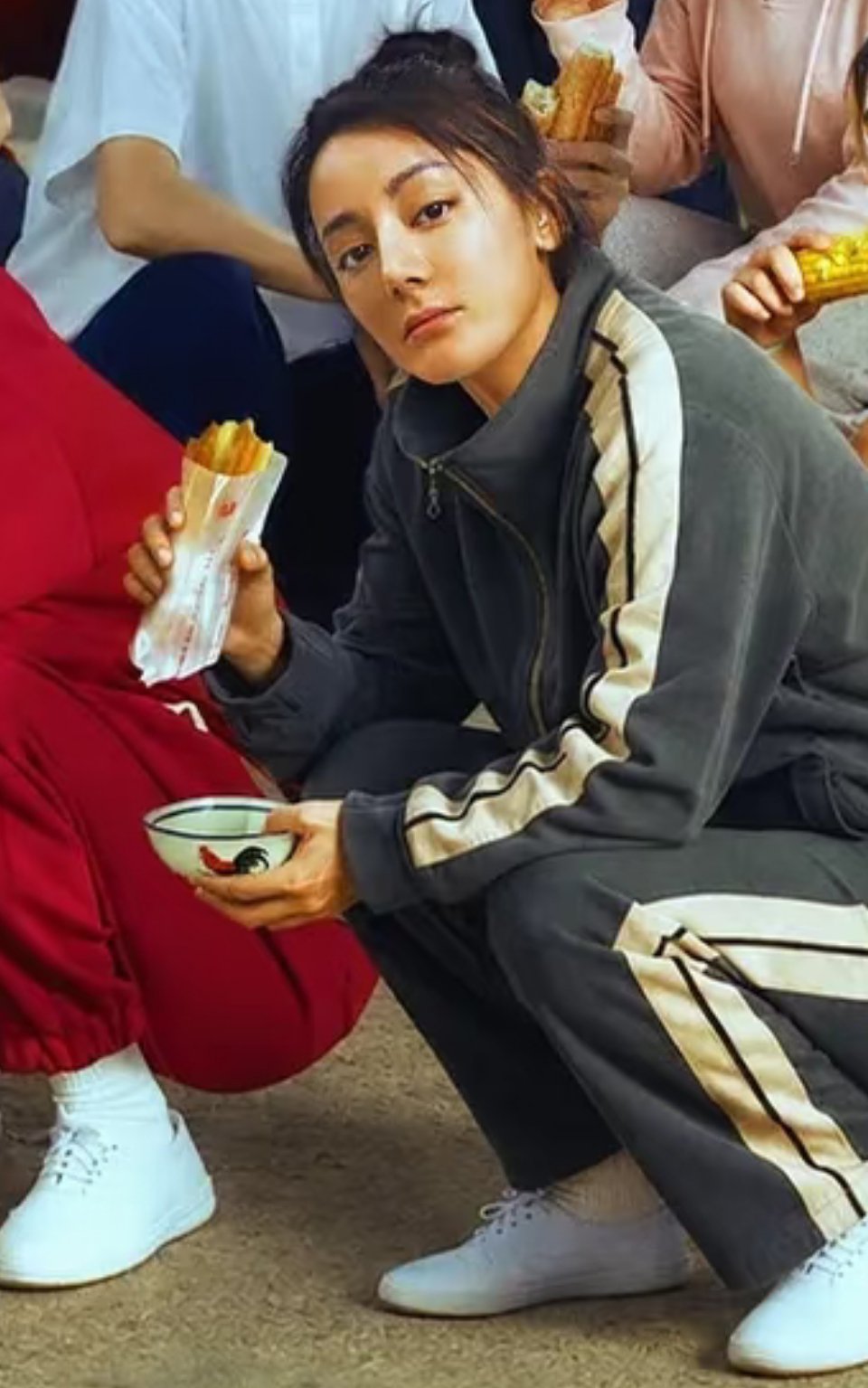 在迪丽热巴身上看到了星爷的影子拍戏敢拼敢放开，骨子里不服输的倔强，像极了早年逐梦