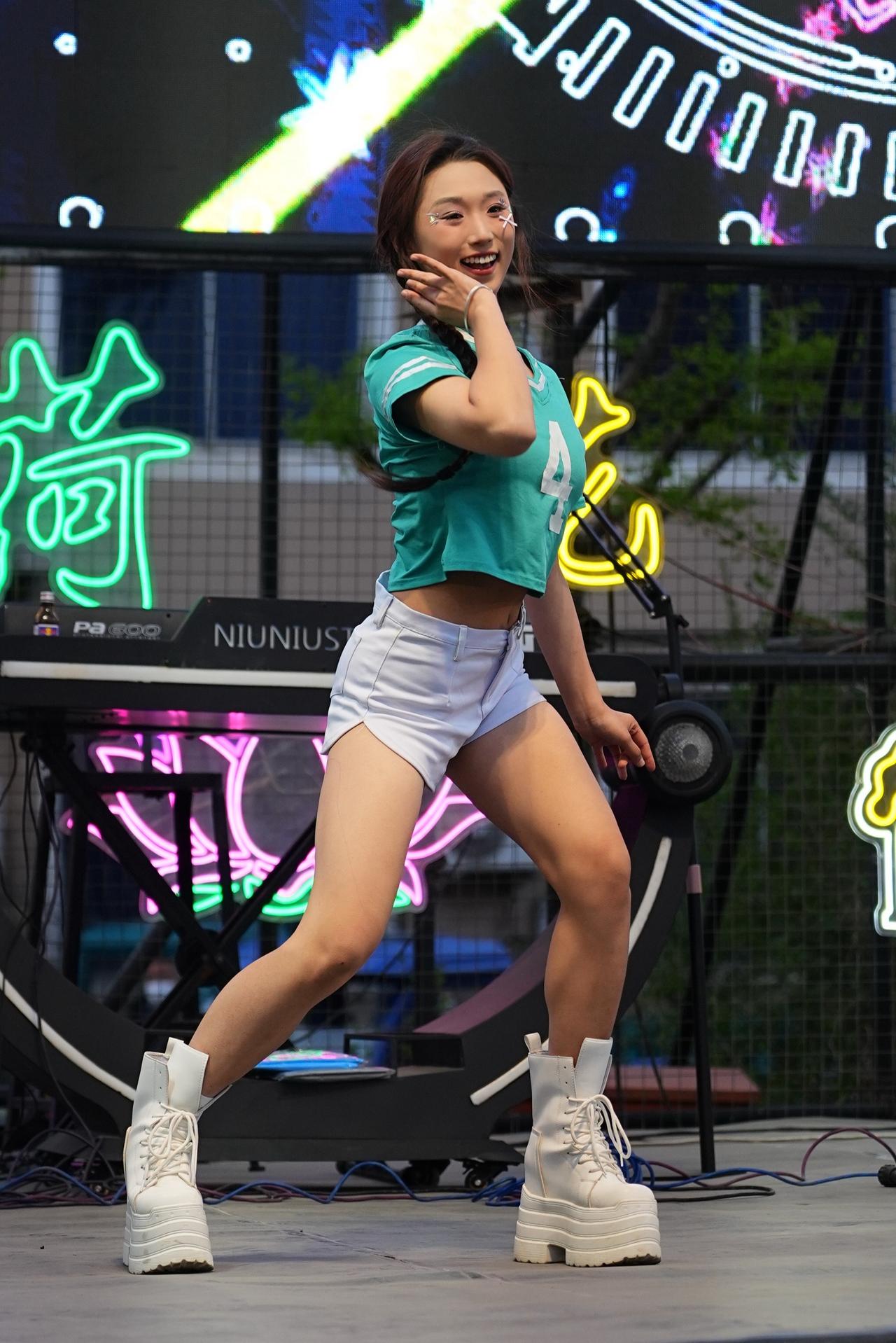 夏日女团 夏日活力全开 活力四射短裤 动感少女风 活力少女运动装