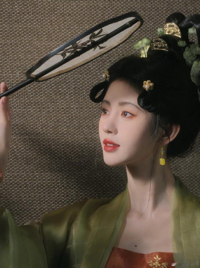 #鞠婧祎绿色汉服##鞠婧祎壁上观汉服造型#鞠婧祎的绿色汉服美如画，壁上观汉服造型