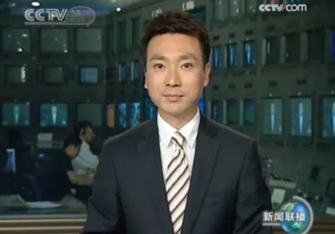 九三阅兵式那排场，全国人民看得热血沸腾，可有个小疙瘩愣是没解开——旁白男女解说到