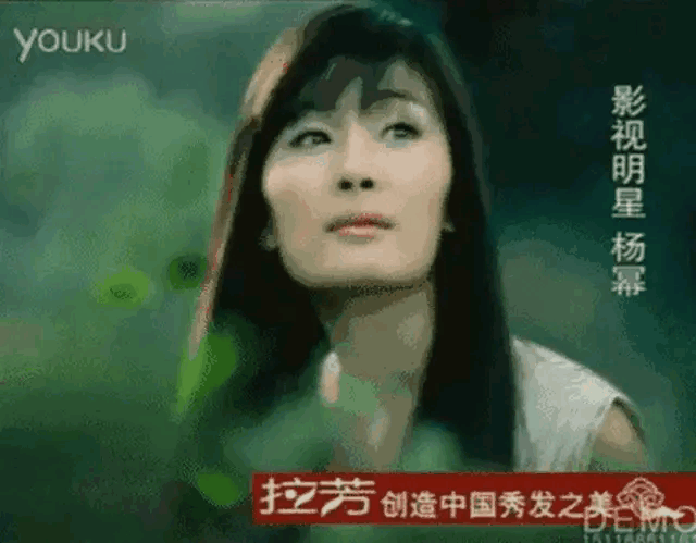 杨幂早期是这种脸型吗？
看她也不像整容的啊……
谁会想不开往自己脸上骨头上动刀子