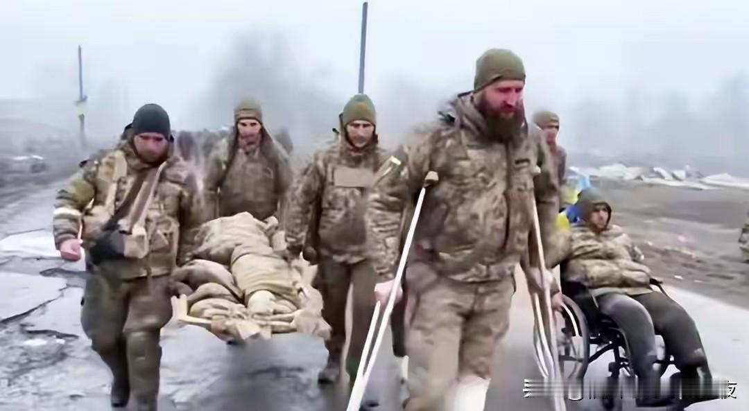 “我们撤出波克罗夫斯克啦，乌拉 ！”：乌军士兵欣喜撤离该城市群