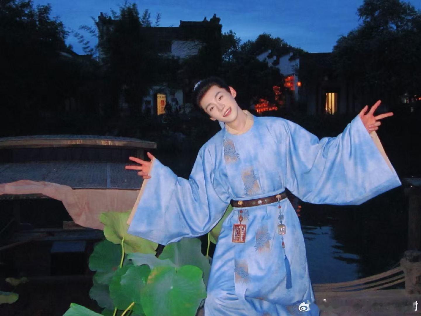 谢兴阳古人怎么还用电风扇笑晕了！这届网友都是拿放大镜观察艺人的吧！谢兴阳发的日常