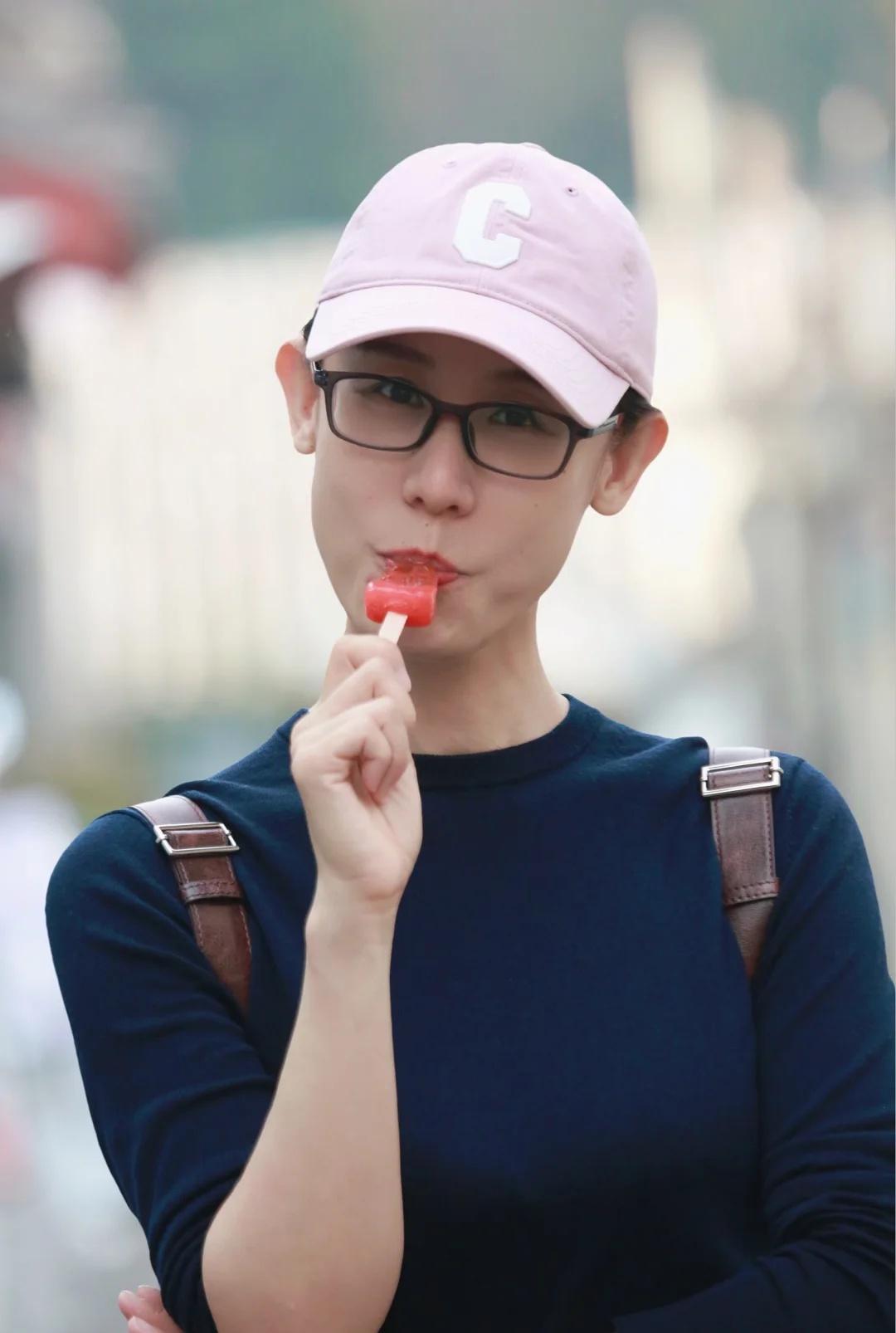 舒服的状态，从来都是不费力的好看。
触手可得的松弛感 享受清亮片刻的惬意 永远做