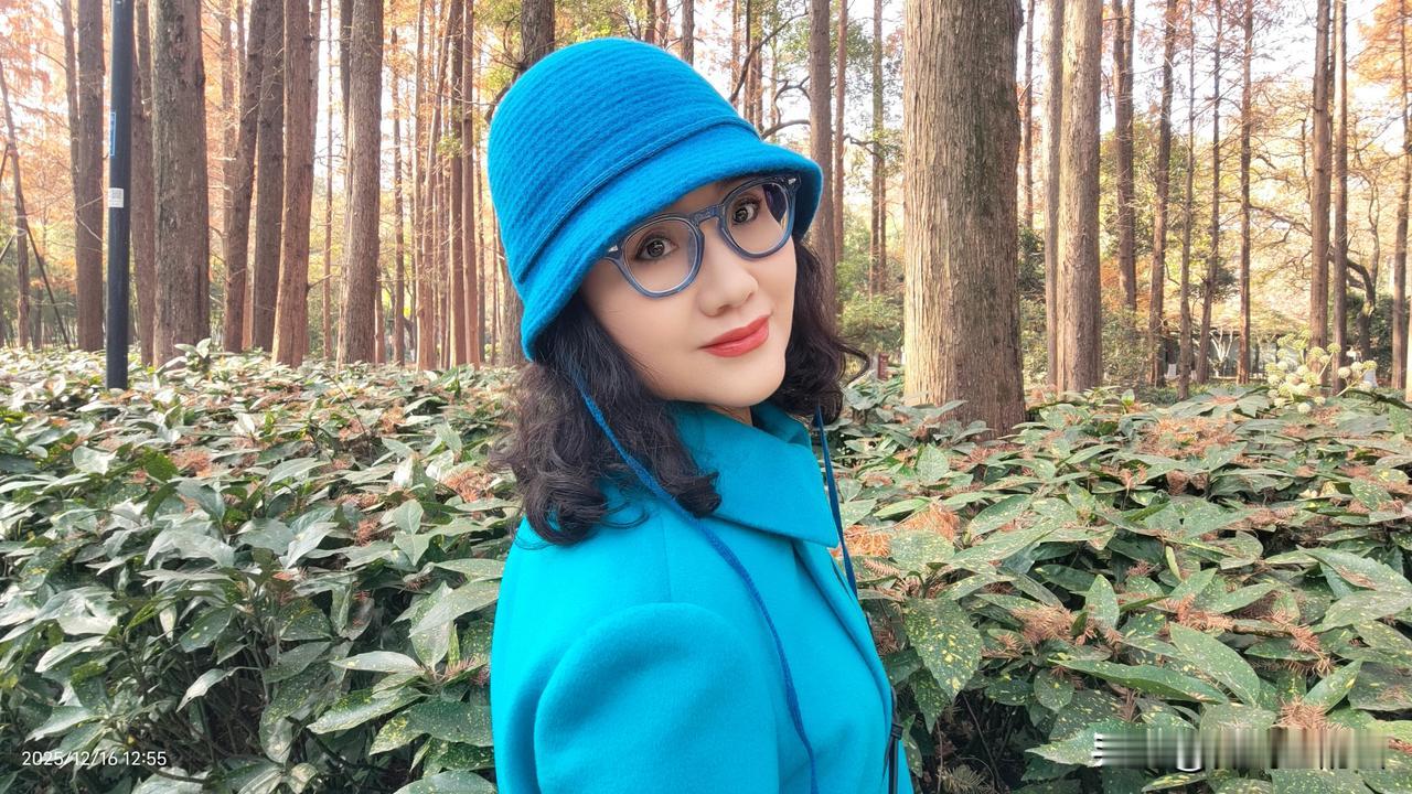 图四图五是西湖边的中国美术学院。

图七是南山路上的潘天寿纪念馆。

图八是我国