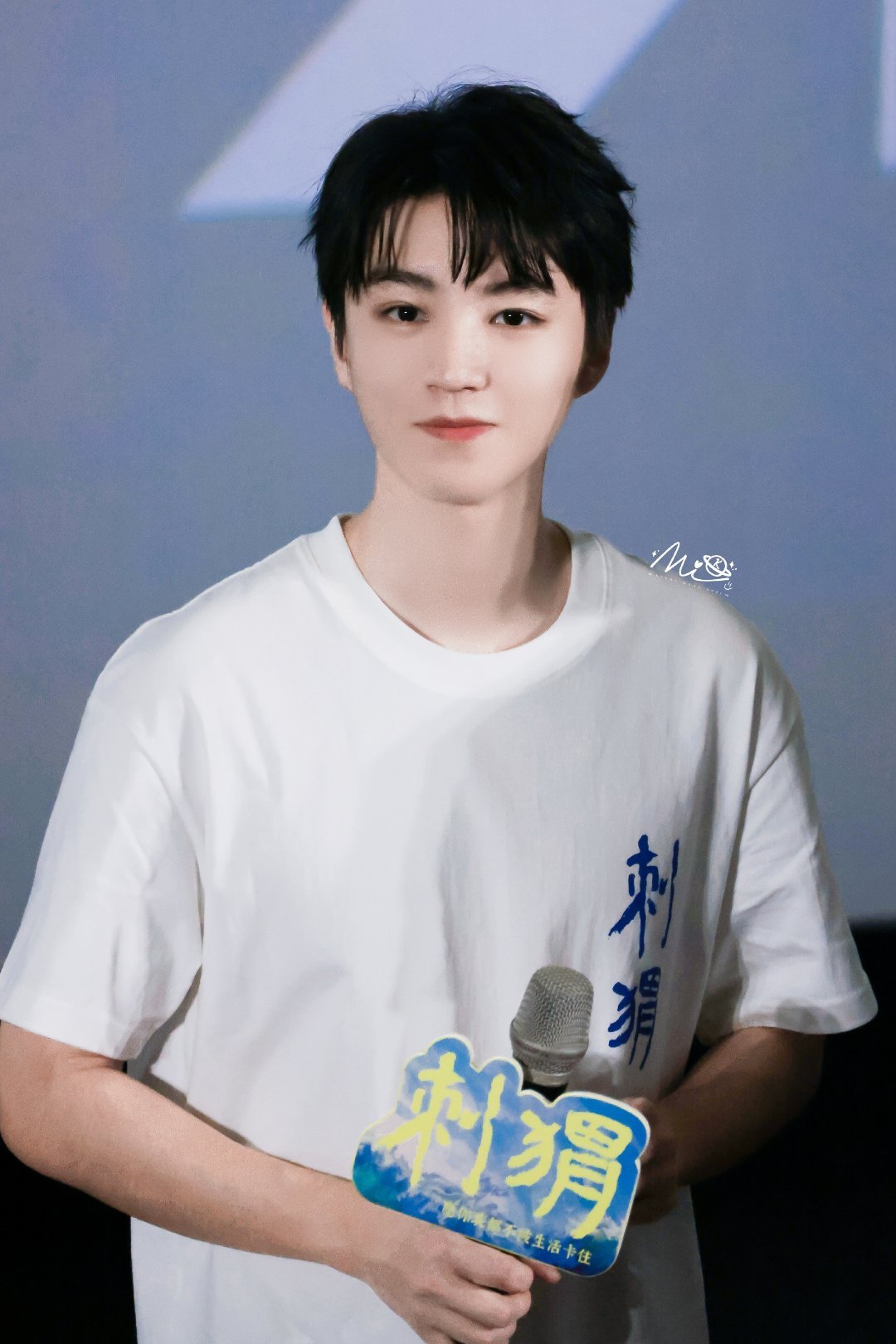 #王俊凯[超话]#在浪漫的夏天，想和浪漫的你，去看浪漫的晚霞.” "𝑰𝒏 ?