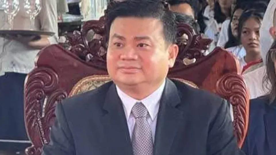 一张本来免费的柬埔寨签证，竟然能卖到6000美元。
更离谱的是买这张签证的，竟然