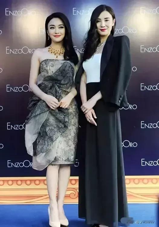 两位东北女演员，各个貌美如花，不分伯仲，演技来说，个高的确实强一点。她们都是浓眉