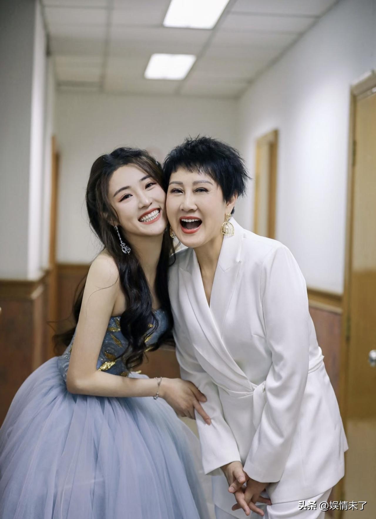 娱乐圈怎么捧都捧不红的几位明星
①：张可盈
母亲张凯丽发动近半个娱乐圈女儿助威