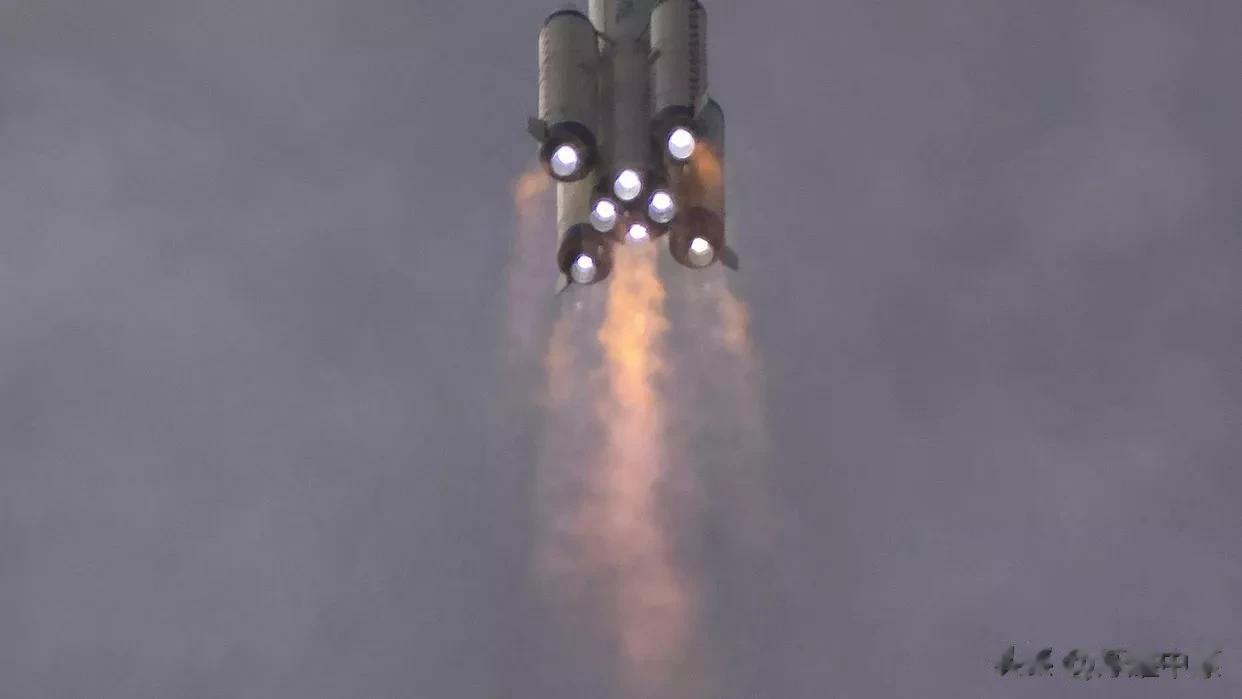 土耳其成功将探空火箭送入太空

来源:俄罗斯卫星通讯社

土耳其国防工业局发布消