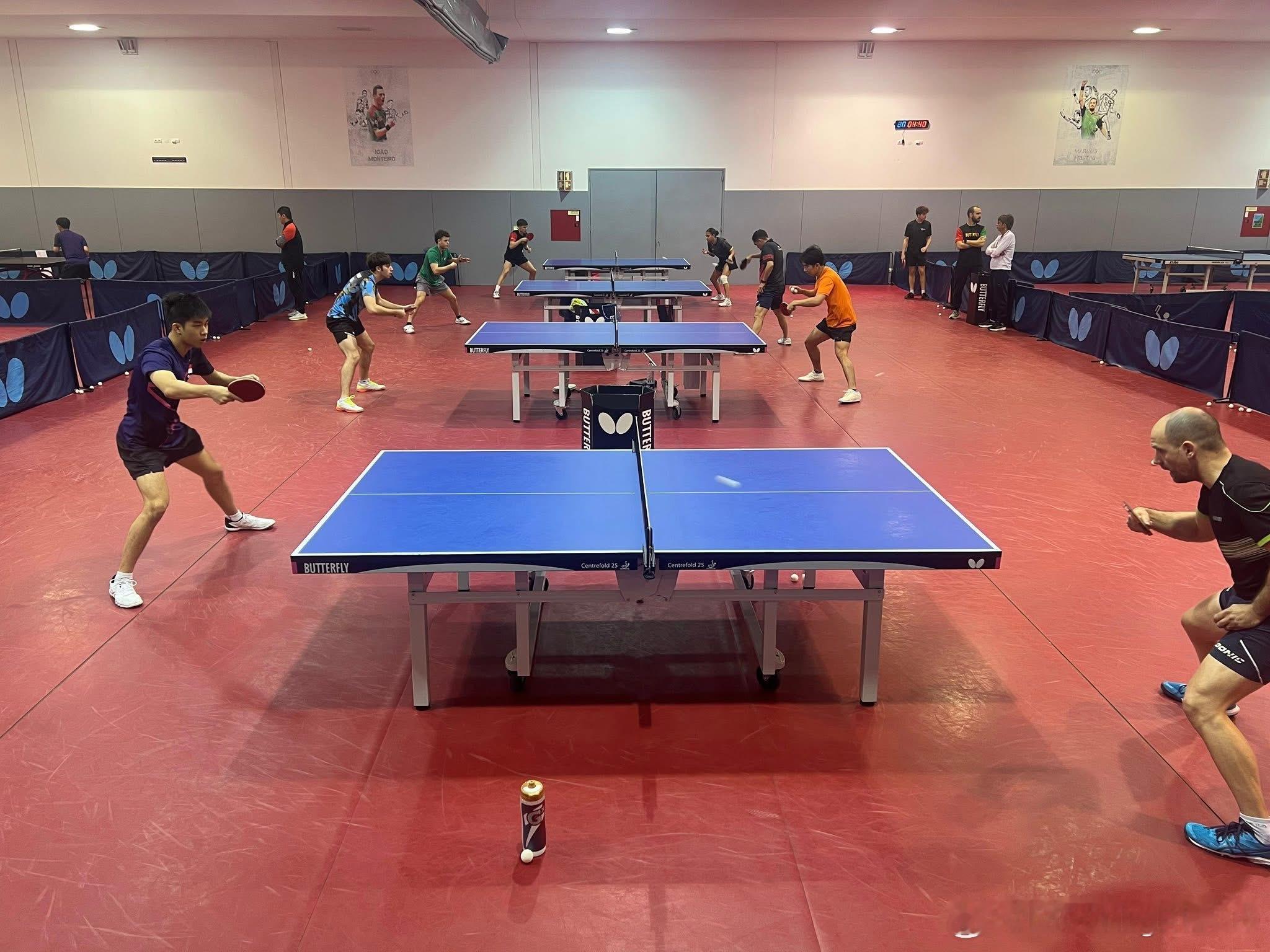 🇸🇬新加坡男队正在为下周在伦敦举行的世界锦标赛进行艰苦备战。目前全队正在葡萄