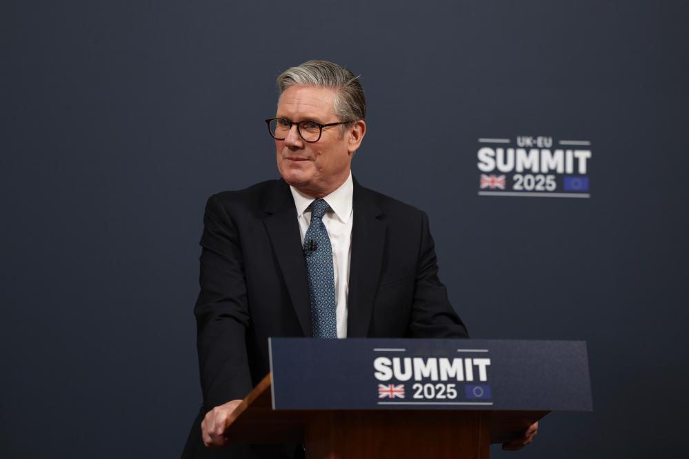 脱欧后的英国，又想回欧洲核心圈

英国首相斯塔默最近放出明确信号，想要带着英国拉