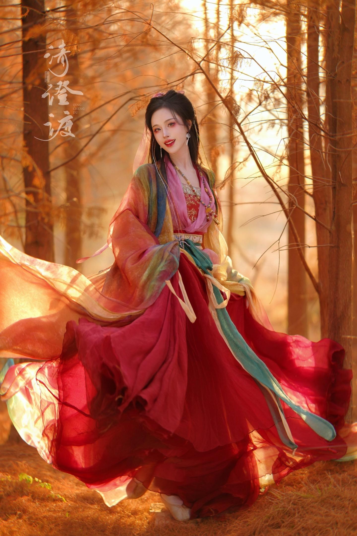 她如海市蜃楼般灿烂。