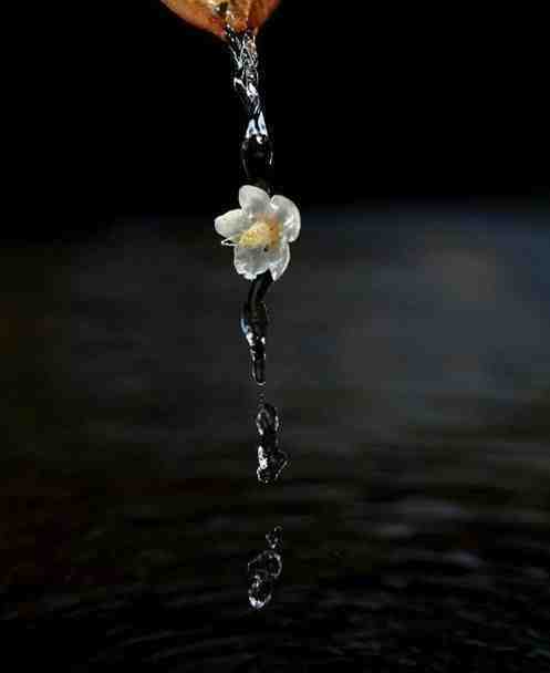 人不一定信佛，但一定要有佛性，佛性讲究一个善字，禅境呢，讲究一个淡字，做一个善良