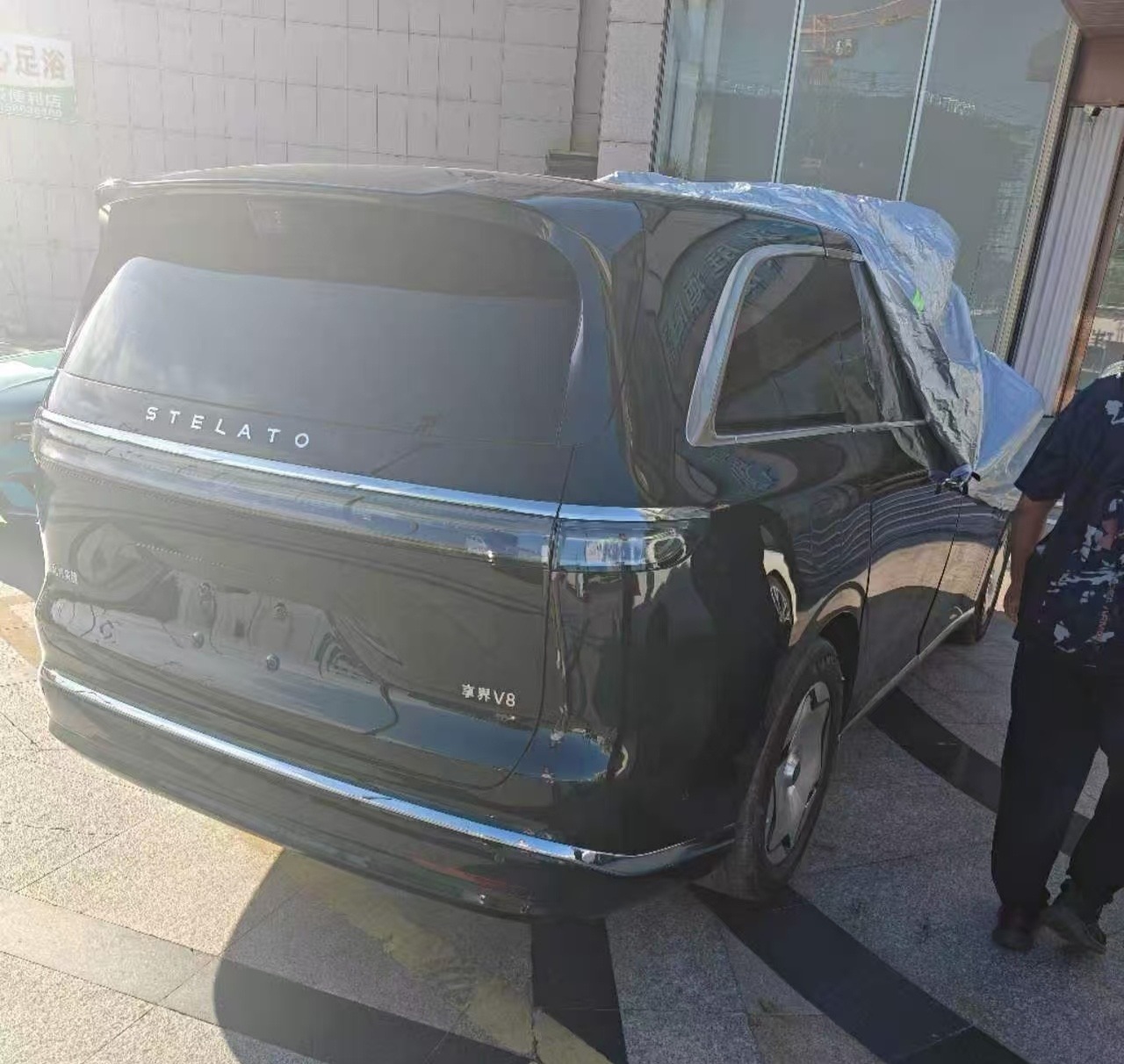 享界V8车尾照，G9之后它就来了。金九银十，享界是要狠狠地全抓住了