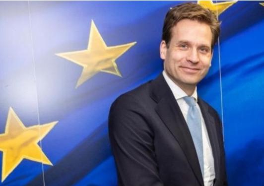 荷兰经济事务大臣卡雷曼斯近日已经去信议会，内容提及已取消原定本月访问中国的行程，