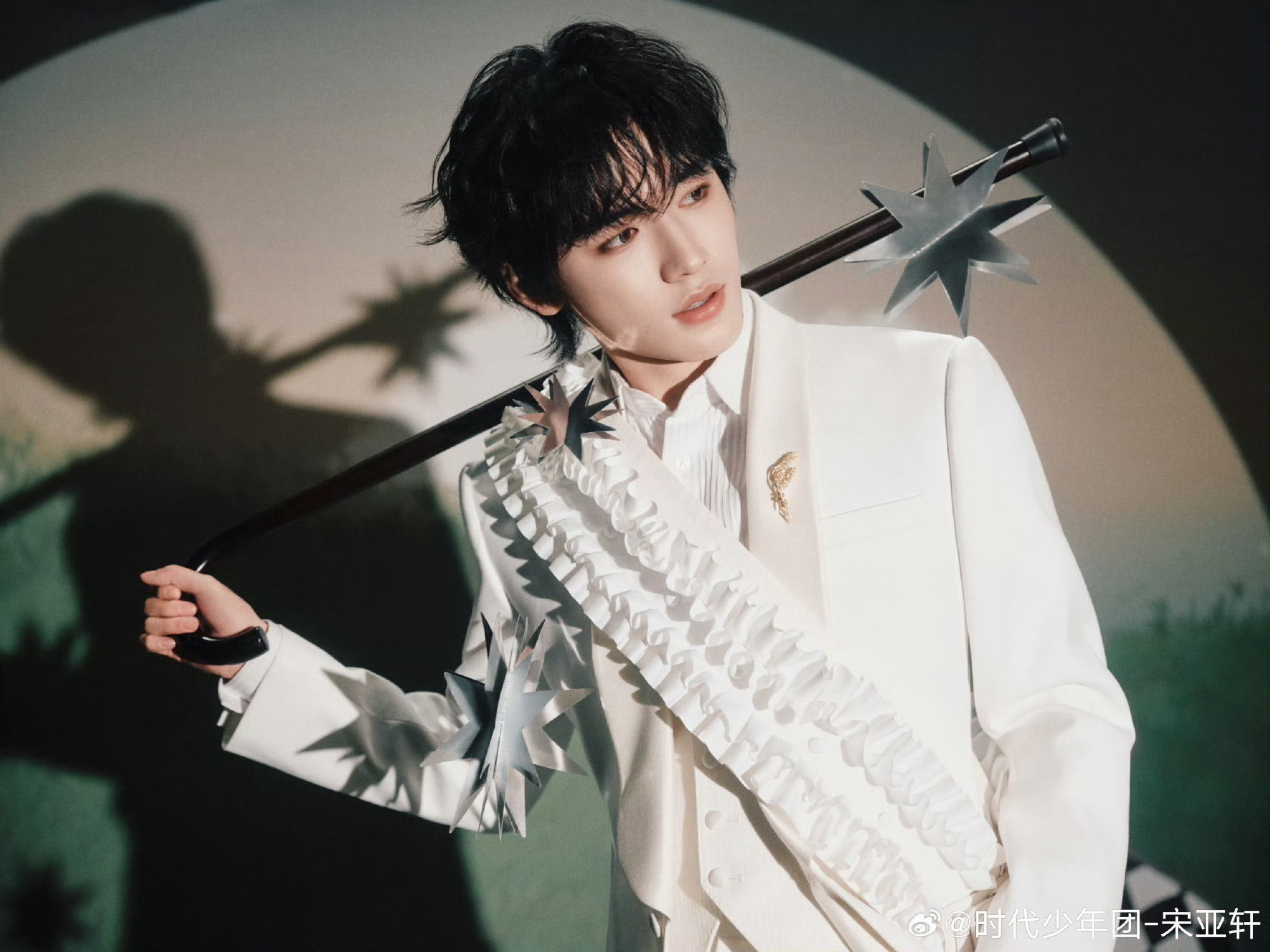 没人觉得这个像宋亚轩吗真的要被这个机器人建模脸笑昏了，到底是哪个火眼金睛的网友先