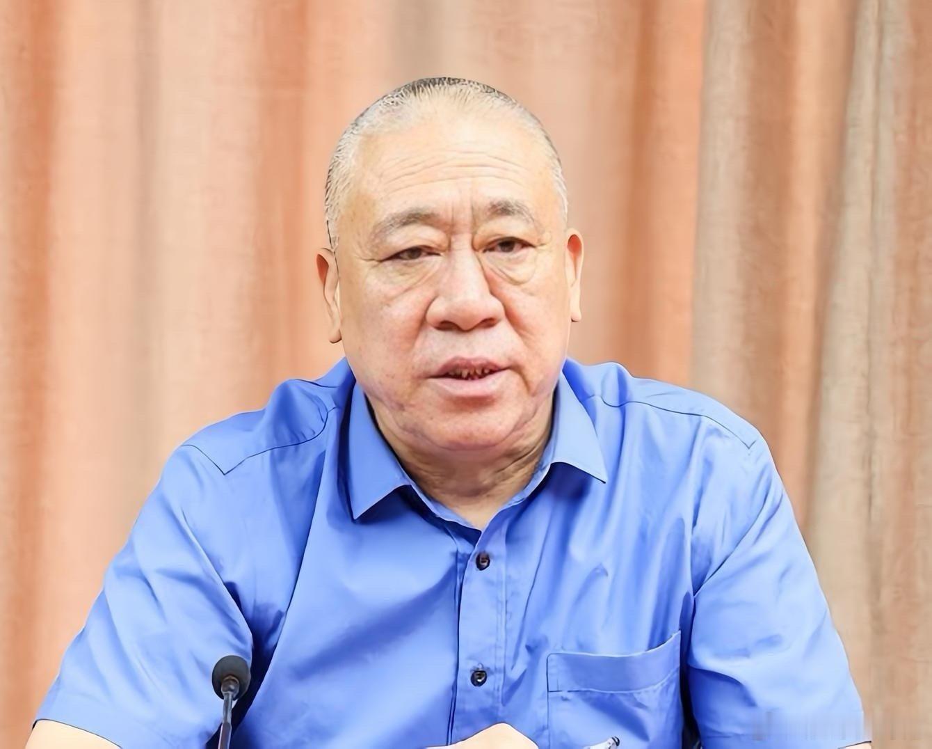 #河南最爱发钱的老板回应作秀质疑#河南新乡的一位老板因频繁给员工发钱而受到广泛关