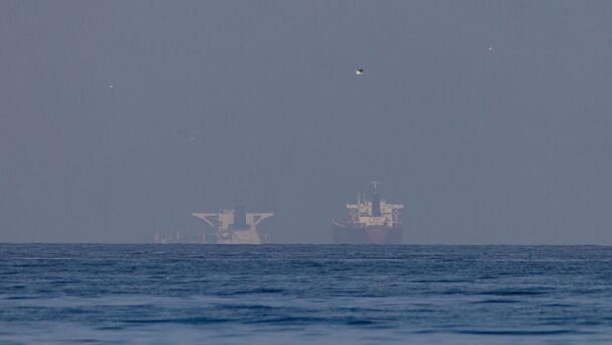 彭博社：一艘载有 200 万桶伊拉克原油的超级油轮已穿越霍尔木兹海峡，这是人们观