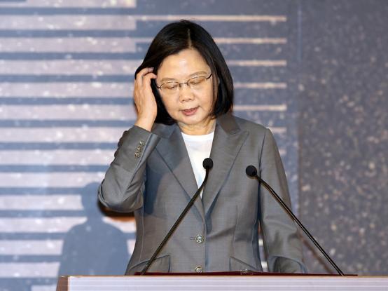 蔡英文出来讲话了！在惨遭失败之后，蔡英文表示，台湾面临的内、外挑战与威胁依然非常