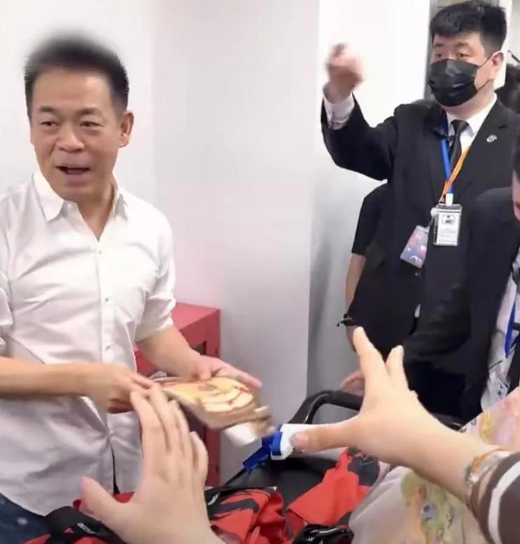 最近改编自陈彦同名小说的电视剧《主角》正在热播，戏里一帮实力派演员飙戏看得过瘾，