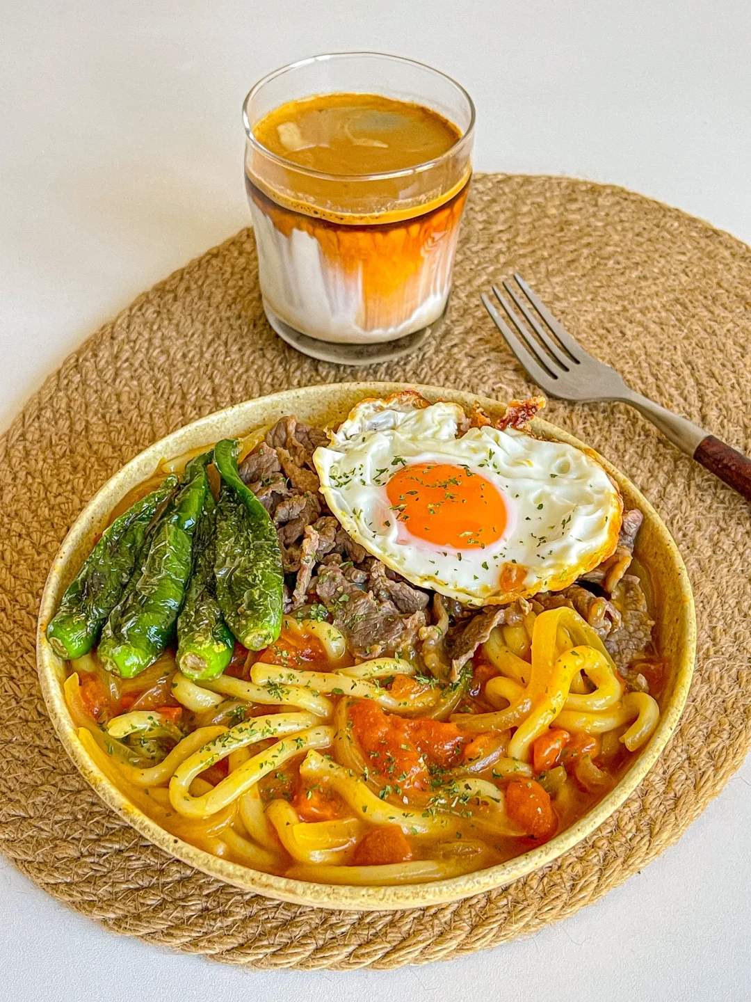 宅家一人食🍳番茄牛肉咖喱乌冬面🍜dirty☕️