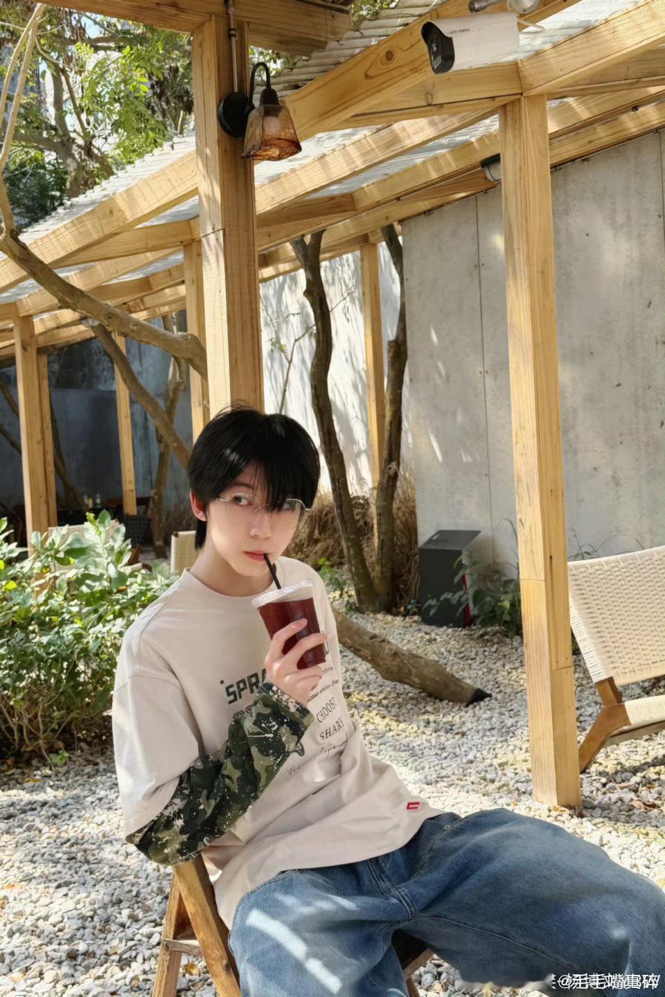 杨博文营业了小羊笑得好开心啊！ 